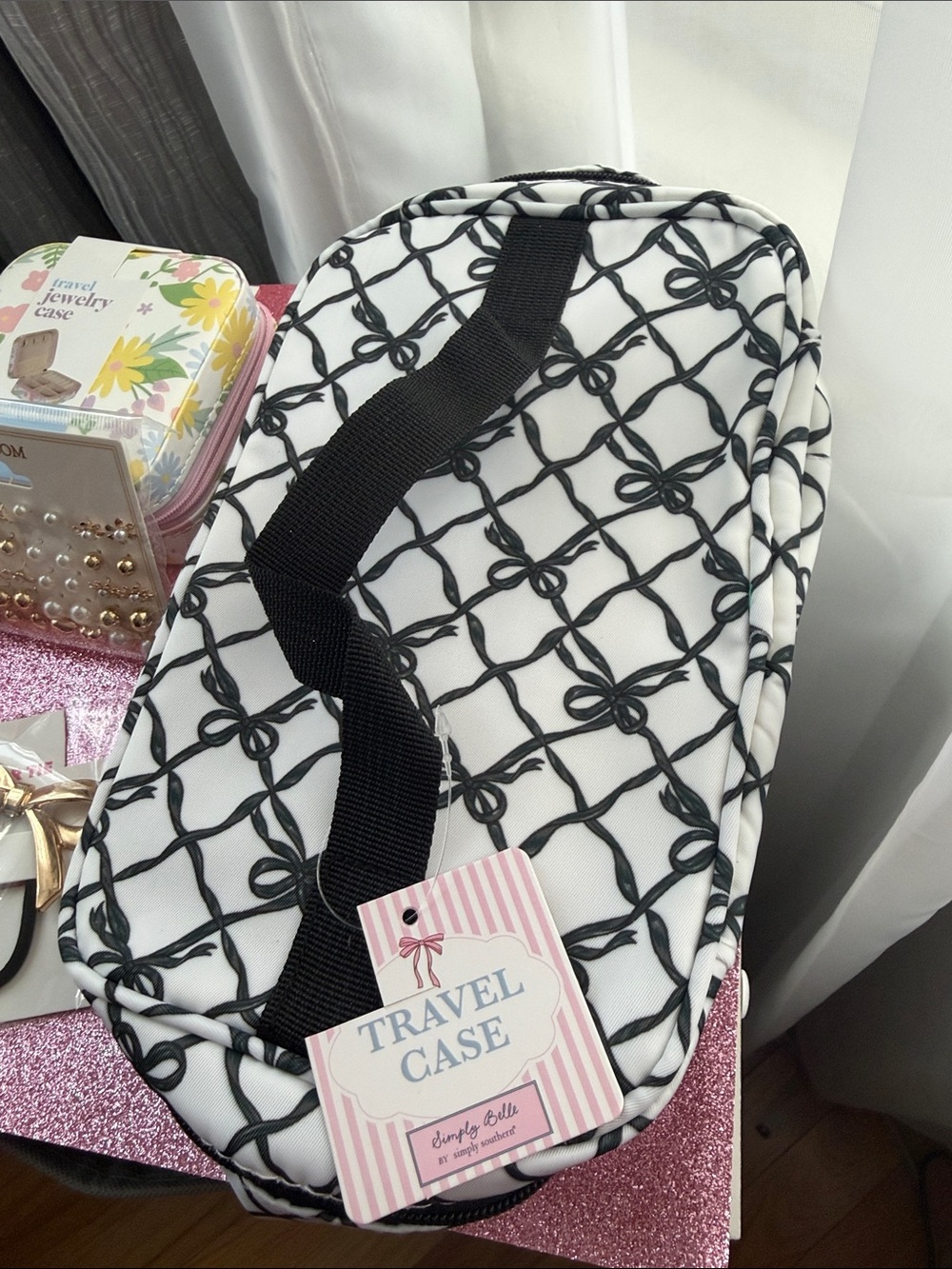 Travel beauty bag/Jewelry box, and other goodies as seen in photos. - Picture 4 of 4